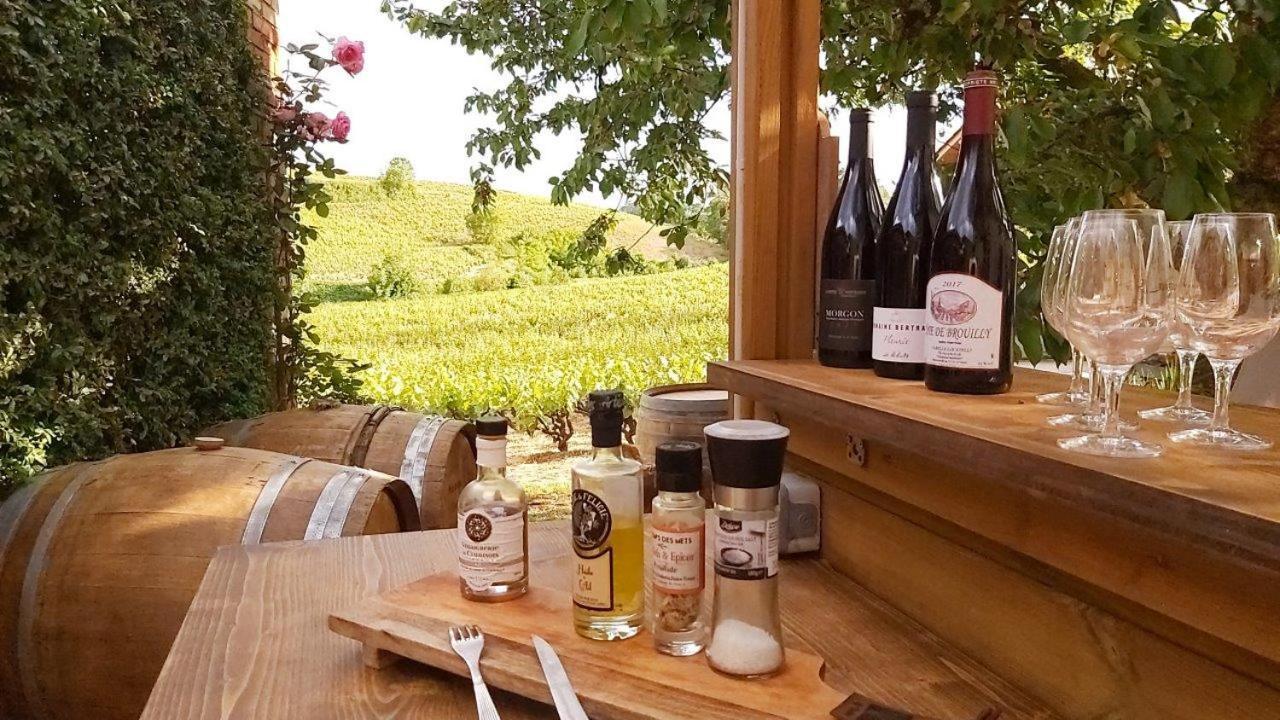 La Maison des Vignes - petits déjeuners continental Charentay Esterno foto