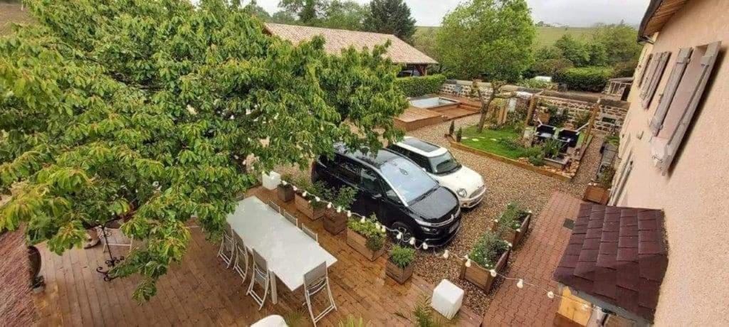 La Maison des Vignes - petits déjeuners continental Charentay Esterno foto