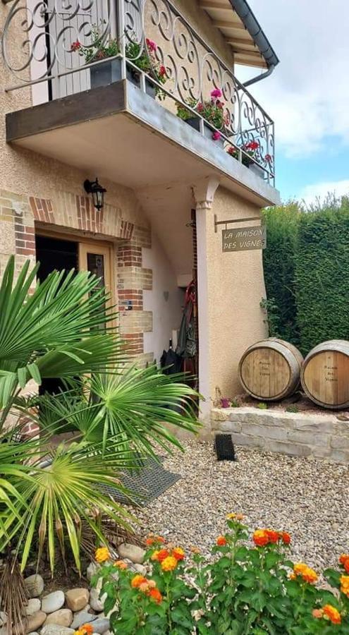 La Maison des Vignes - petits déjeuners continental Charentay Esterno foto